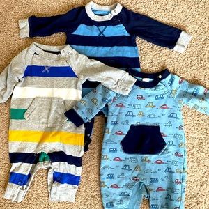 Baby boy jumpsuits 3 for 1 deal GAP 6-12m